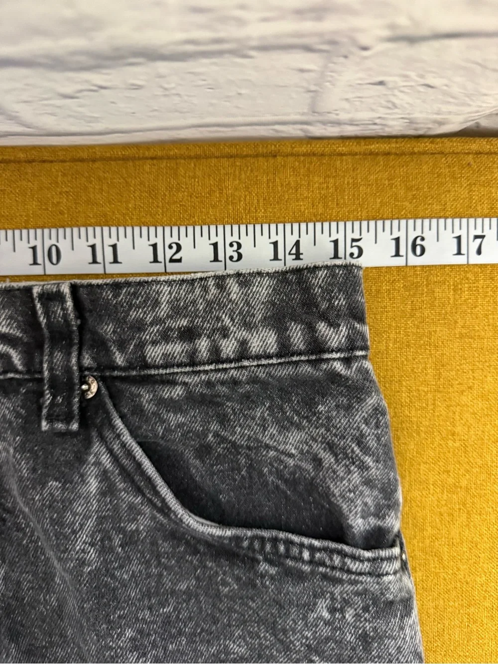 VINTAGE 80’s Men's Levi’s 550 Black ACID WASH Jeans - Size 31x32